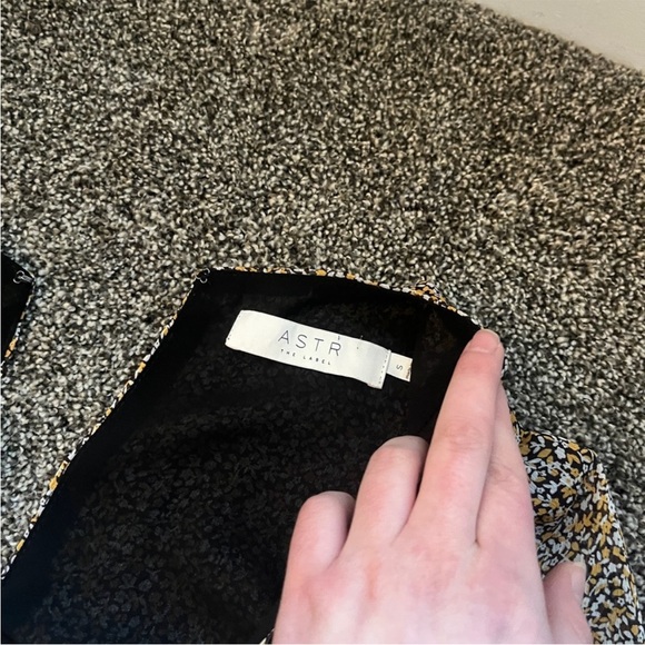 NEW ASTR the label shirred bottom black floral minidress - Picture 3 of 9